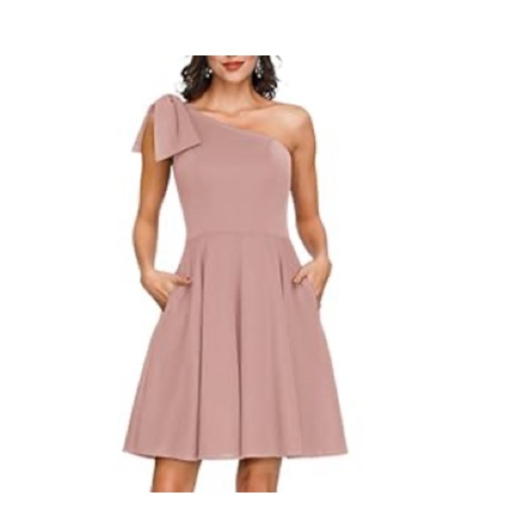 One shoulder pink dress with bow